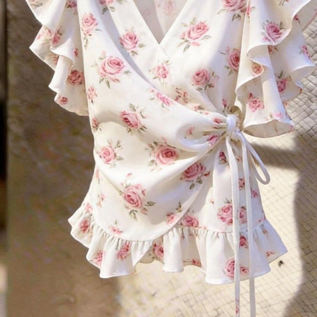 女性用Vネックラップシフォンブラウス、ピンクローズフローラル - Wrap Blouse Chiffon のレビューと価格