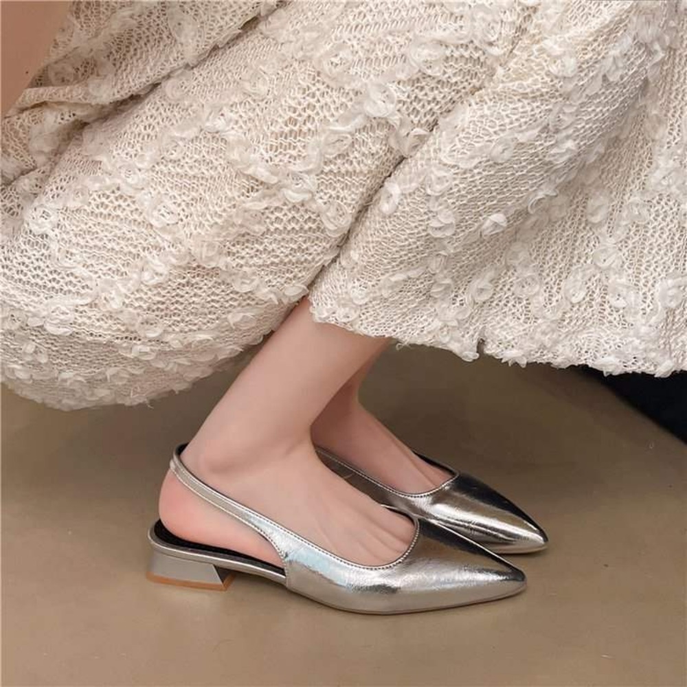 夏の新作ファッション、アウトドアにも使える万能なポインテッド - Women'S Fashion Footwear のレビューと価格